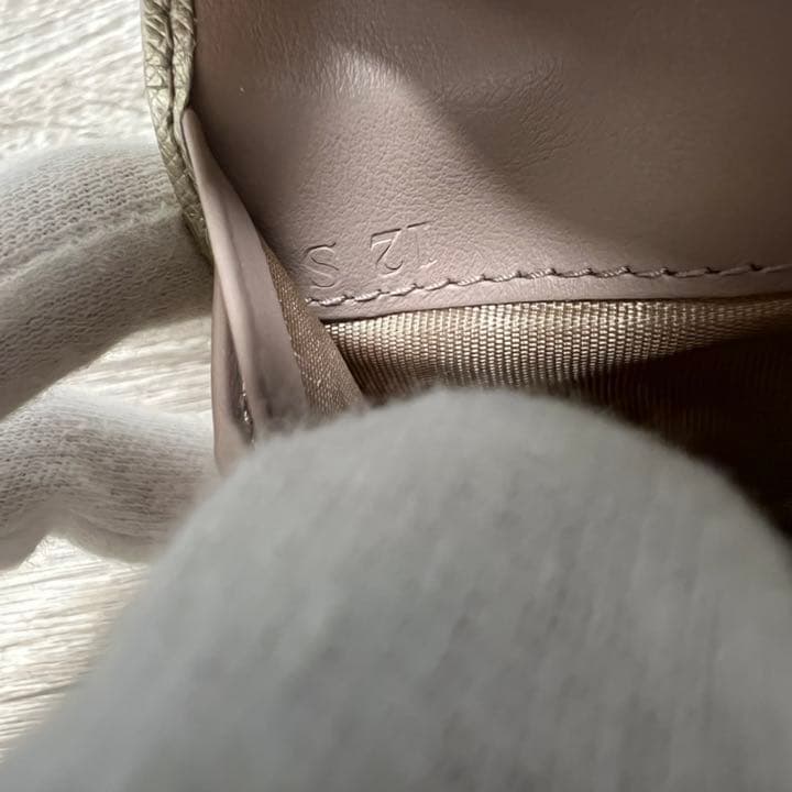 美品　プラダ　リボン　二つ折り財布　コンパクトウォレット　レザー