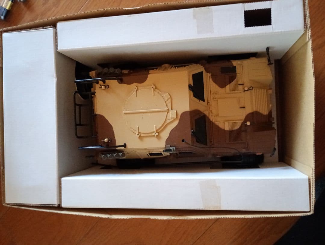 京商 1/16 陸上自衛隊 軽装甲機動車 レディーセット 電動RC