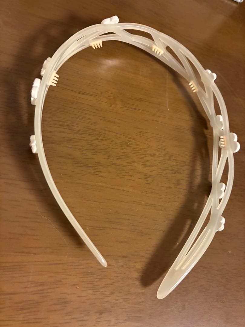 アレクサンドルドゥパリ　ホワイトフラワーヘアカチューシャ　新品