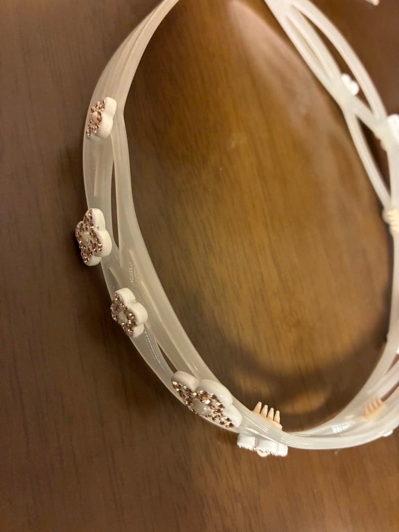 アレクサンドルドゥパリ　ホワイトフラワーヘアカチューシャ　新品