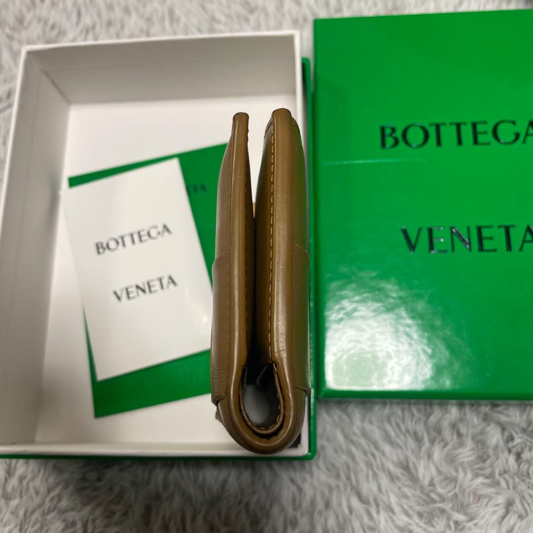 れん。ボッテガ　カセットスモール二つ折りウォレット