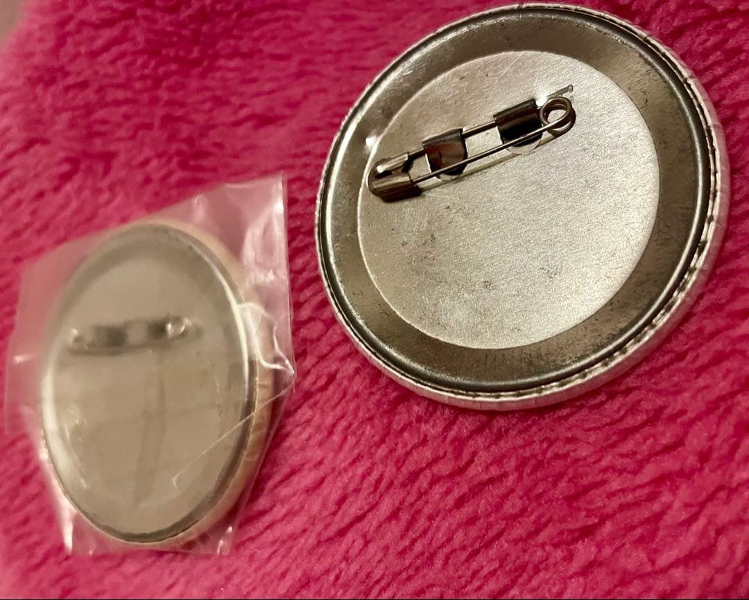 ヴィヴィアンウェストウッド展　缶バッジ　2点セット