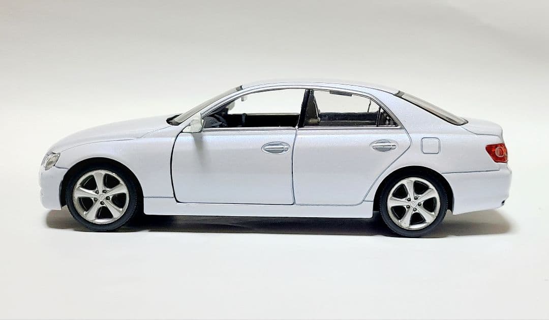 トヨタ 120系マークX カラーサンプル