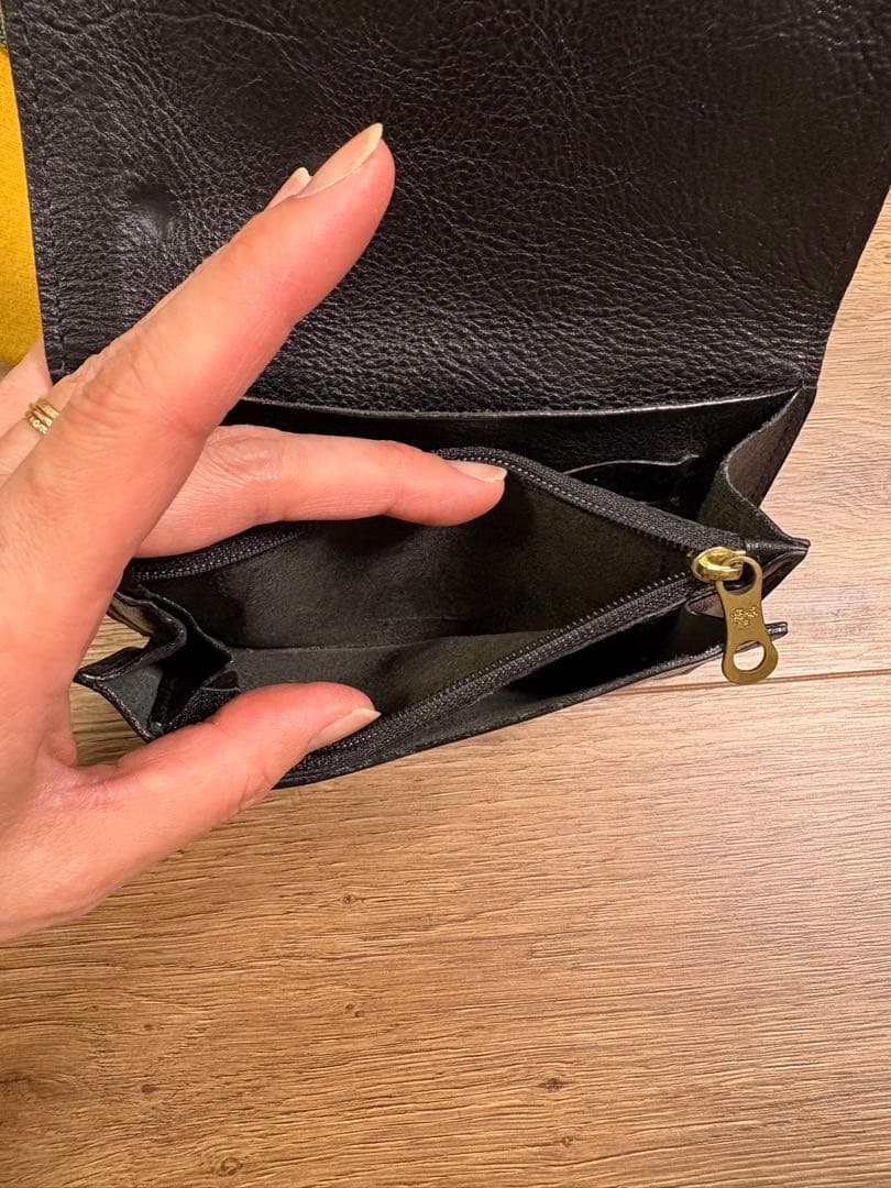 IL BISONTE ブラック二つ折り財布