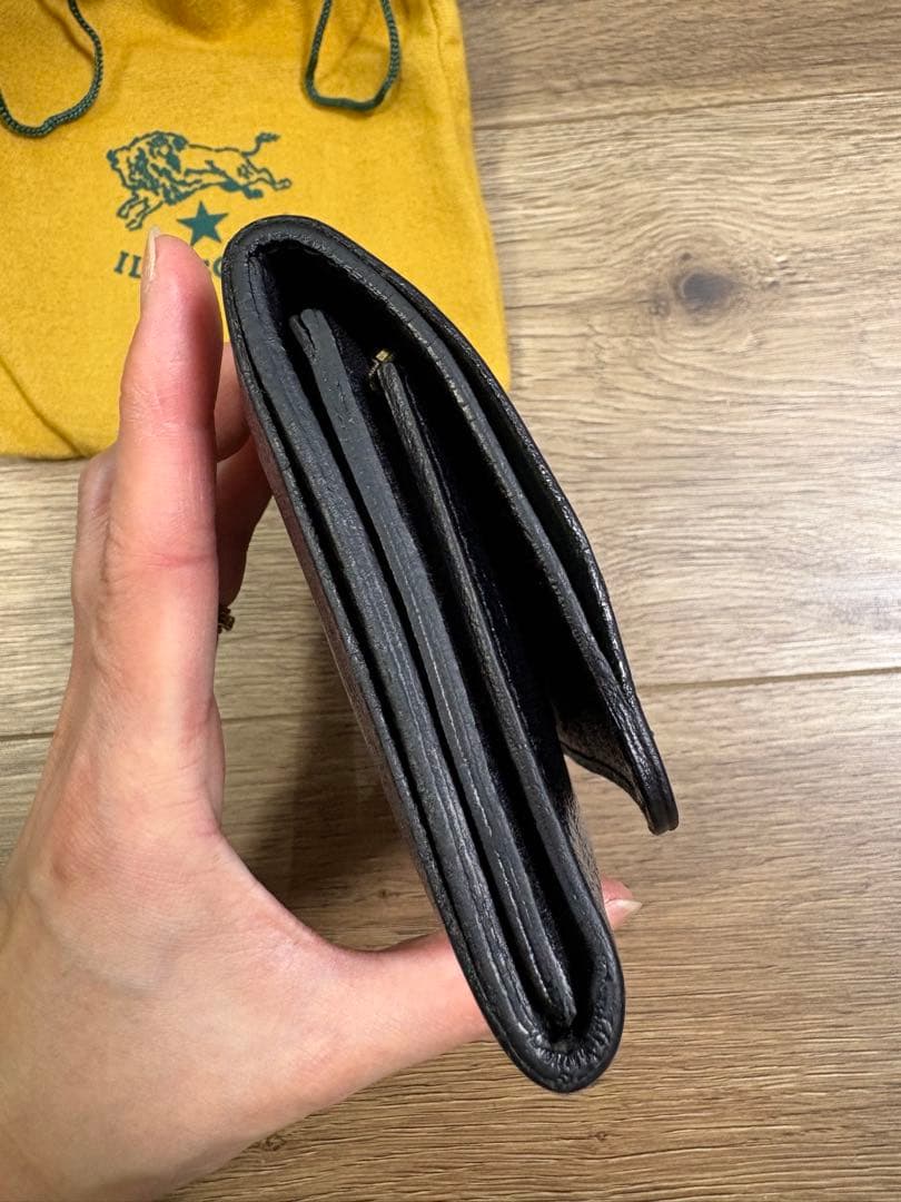 IL BISONTE ブラック二つ折り財布