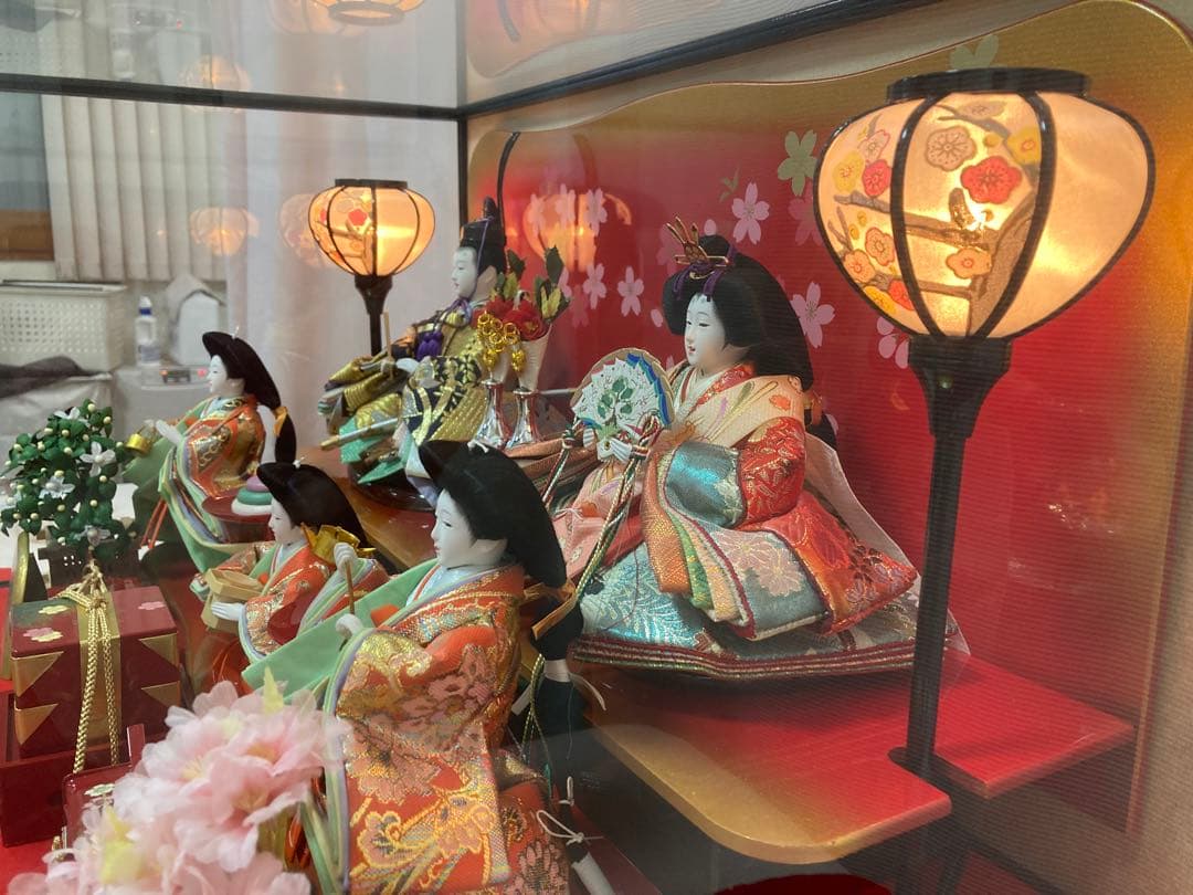 雛人形セット 桜の花と提灯付き
