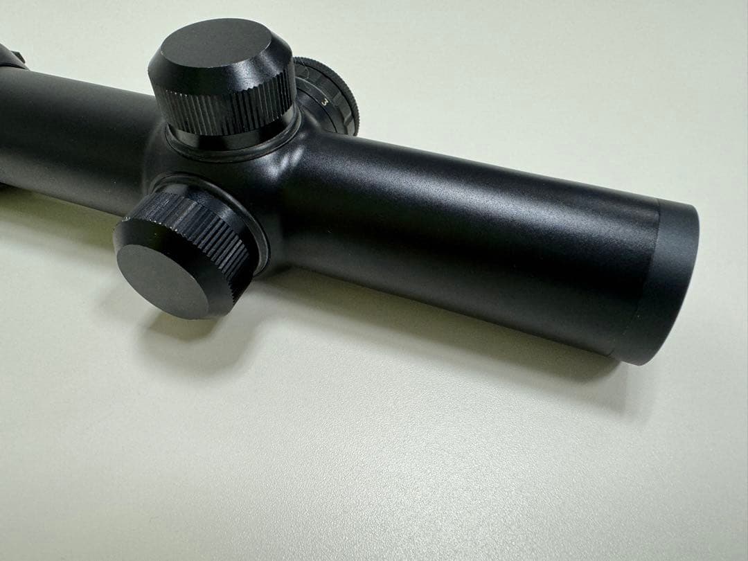 日本製　実銃用　スコープ　1ー4倍　Electro Visee II