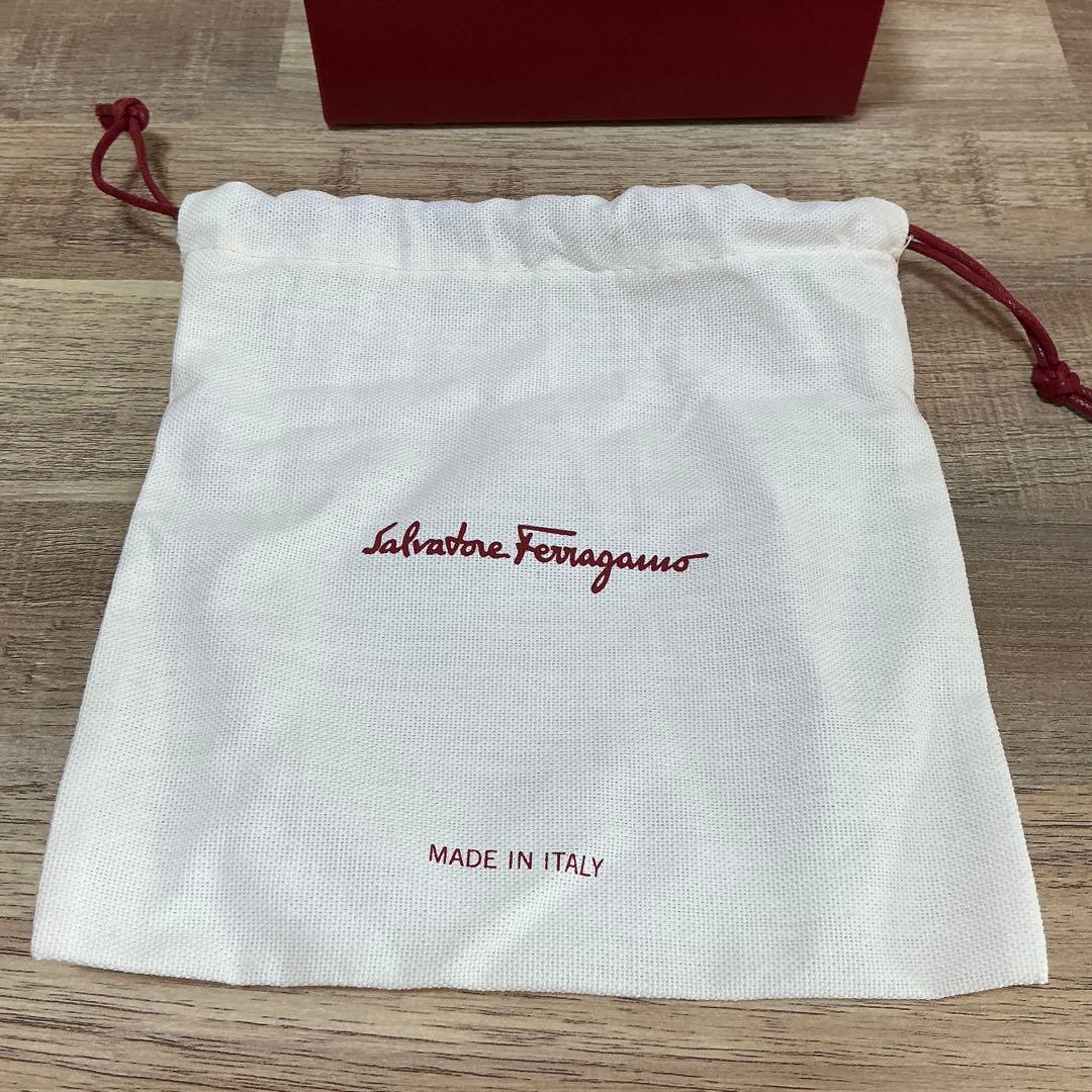 【極美品】フェラガモ カチューシャ 黒 ブラック