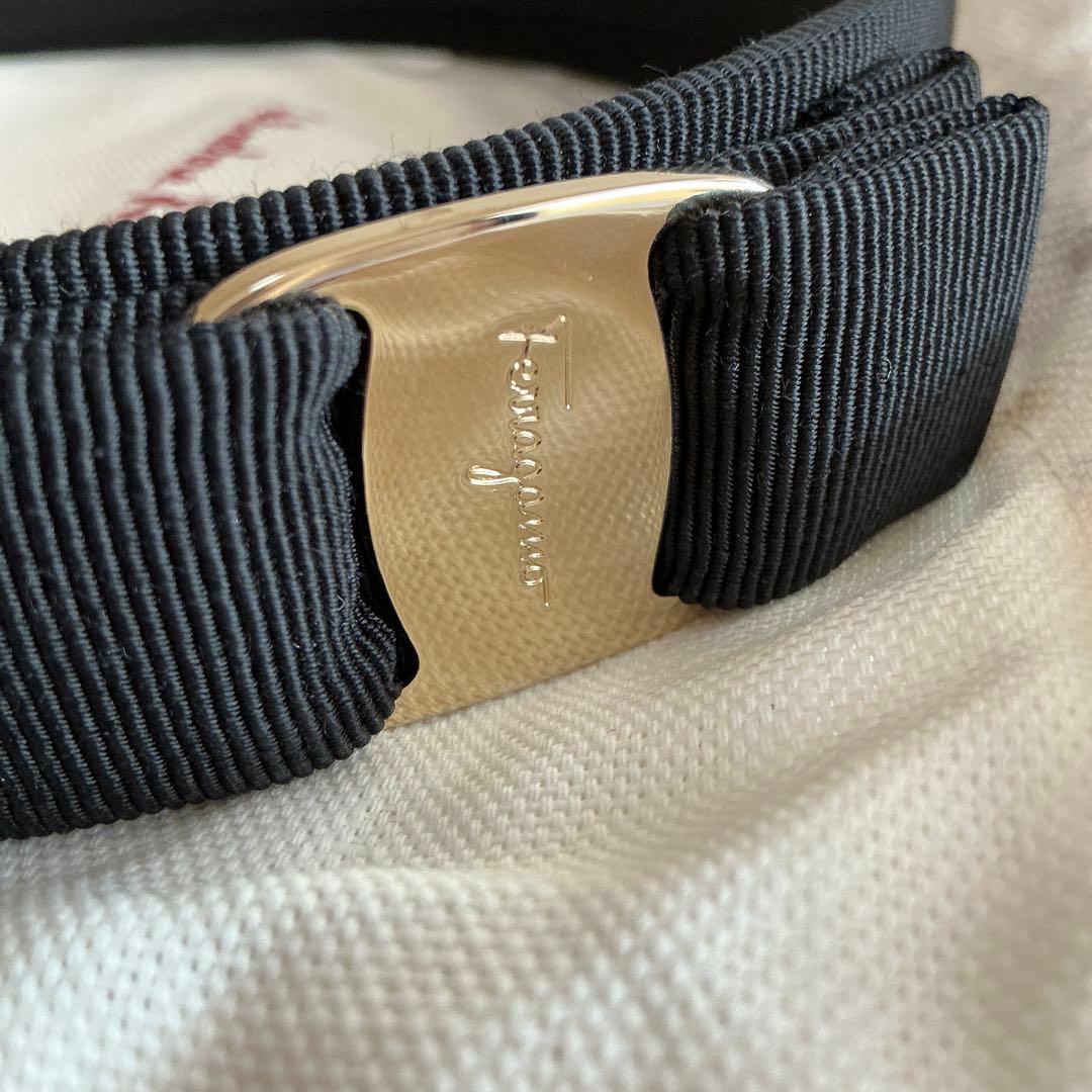 【極美品】フェラガモ カチューシャ 黒 ブラック