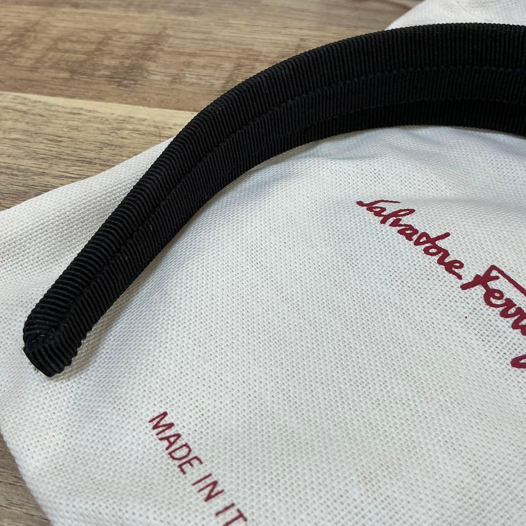 【極美品】フェラガモ カチューシャ 黒 ブラック