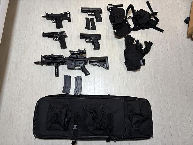 あ*き様 ジャンク扱い・10禁エアガンセット+ホルスター+ライフルケース等