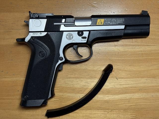 あ*き様 ジャンク扱い・10禁エアガンセット+ホルスター+ライフルケース等