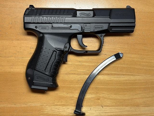 あ*き様 ジャンク扱い・10禁エアガンセット+ホルスター+ライフルケース等