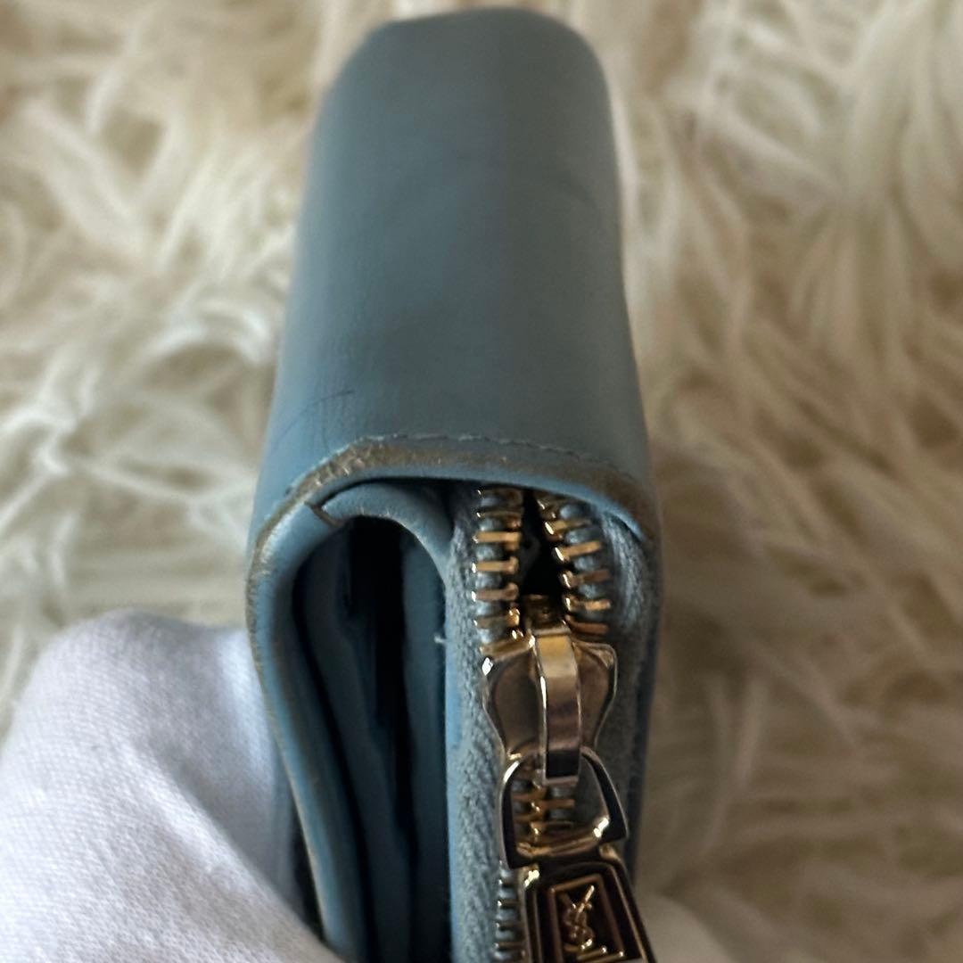 イヴサンローラン 二つ折り財布 型押し レザー ジップ ライトブルー コンパクト