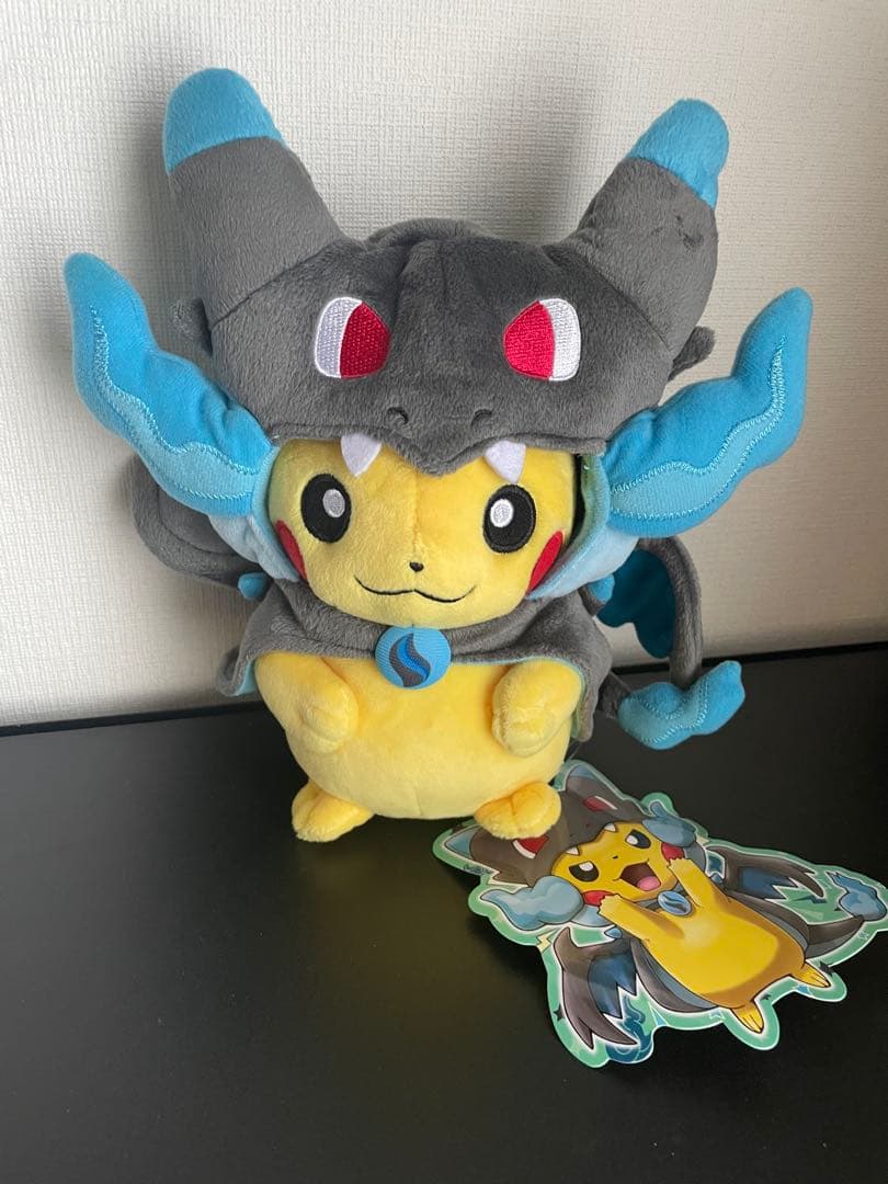 ぬいぐるみ ポケモン メガリザードンのポンチョを着たピカチュウ メガリザードンX