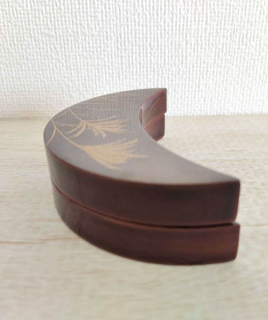 お値下げしました、銀ぼかし芒鈴虫蒔絵　三日月　香合　箕輪一星作