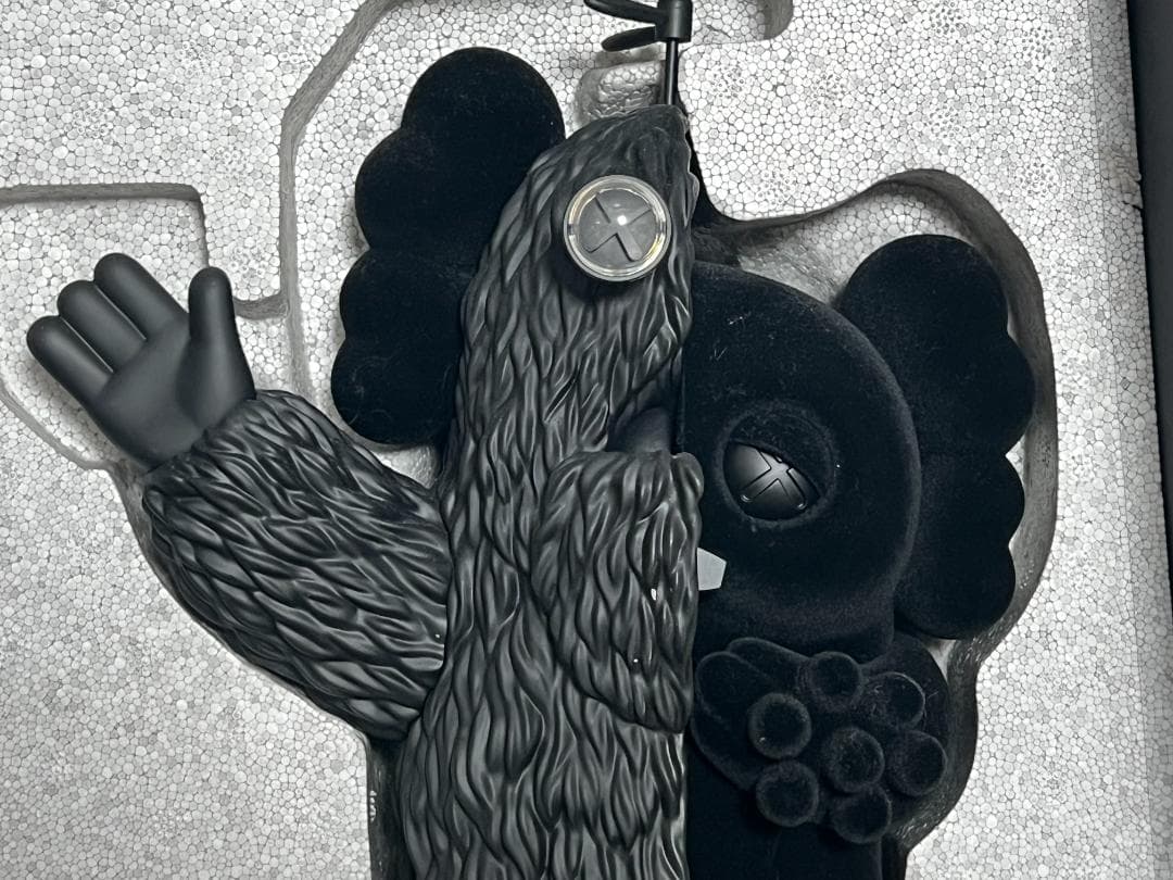 メディコムトイ KAWS カウズ KACHAMUKKU ブラック ガチャピン