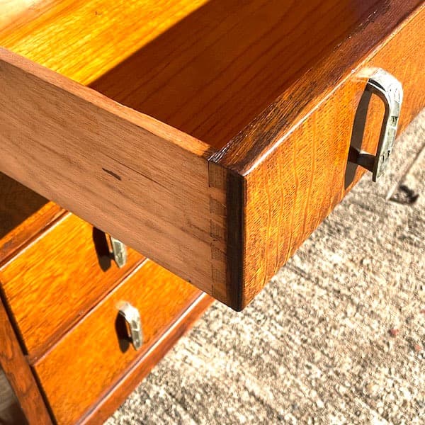 イギリスアンティーク　4段チェスト　キャビネット　サイドボード