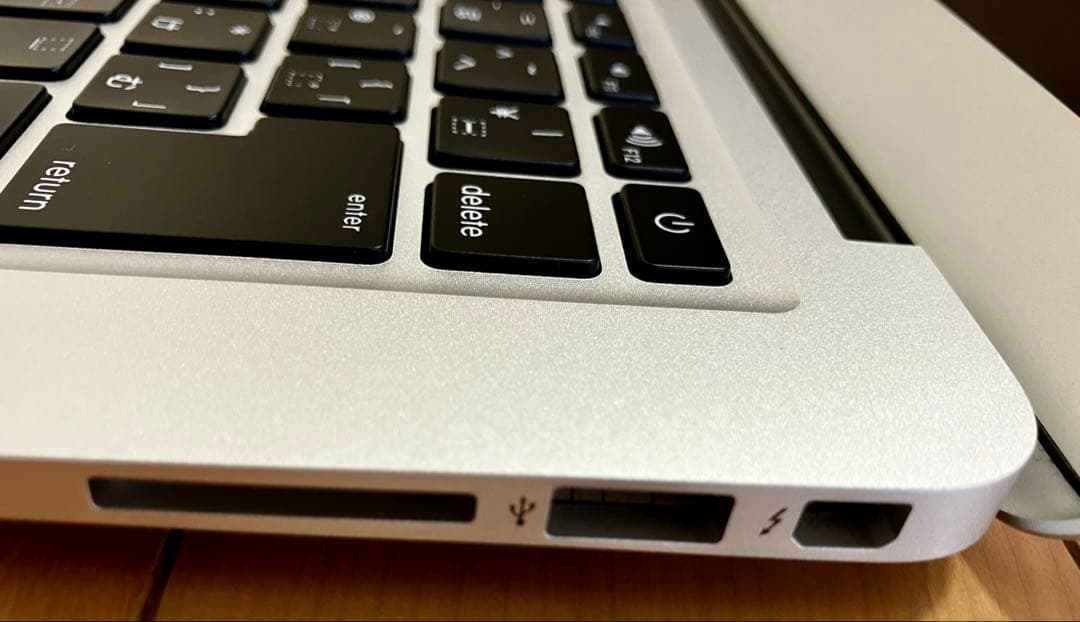 綺麗MacBook Air 13インチ 2017 SSD128GB 8GBメモリ