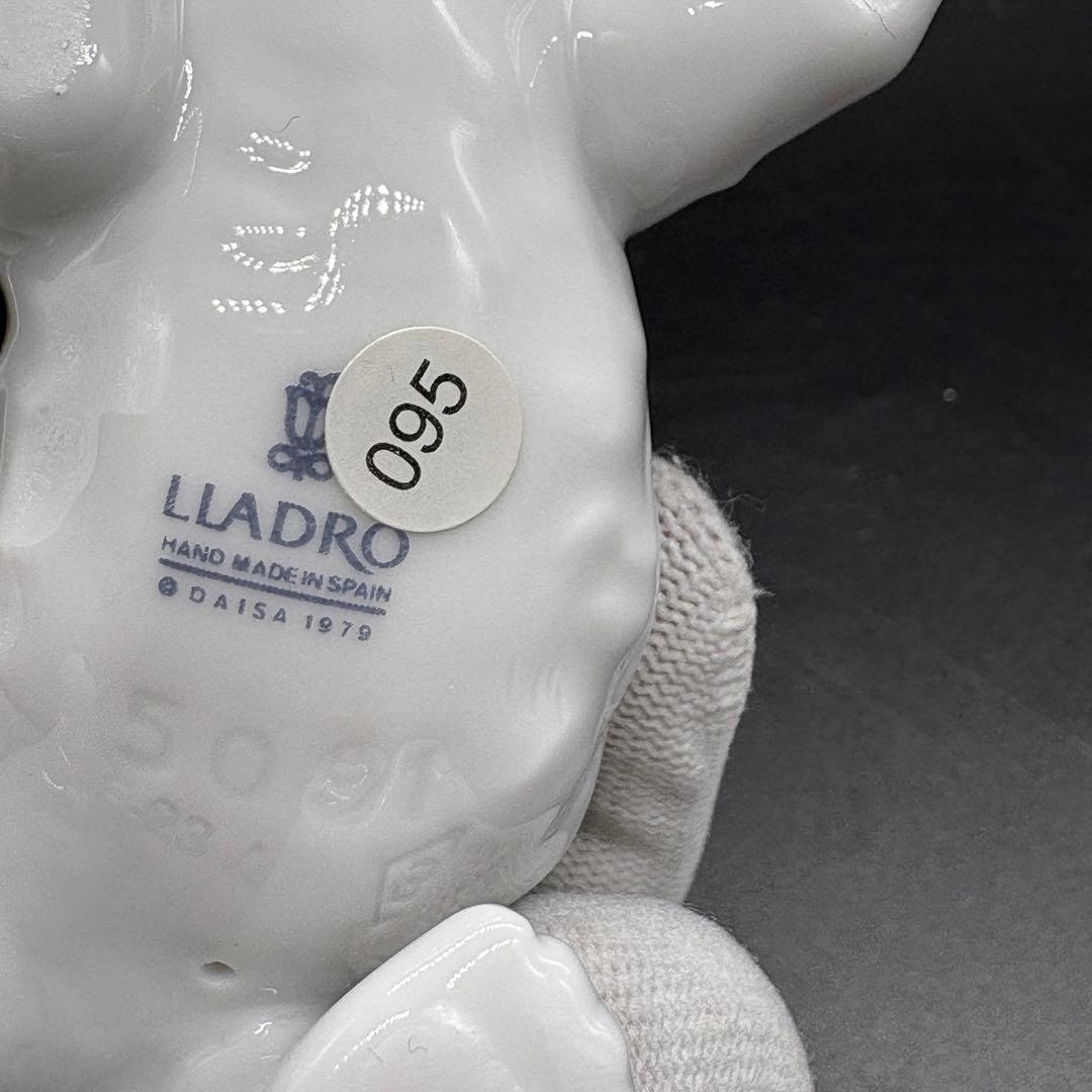 箱付き　リヤドロ フィギュリン 置物　ネコ 　尾っぽを立てる猫　no.172