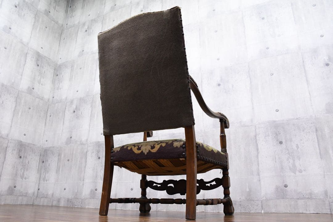 EIC26 英国アンティーク カービング アームチェア オーク無垢材 プチポワン