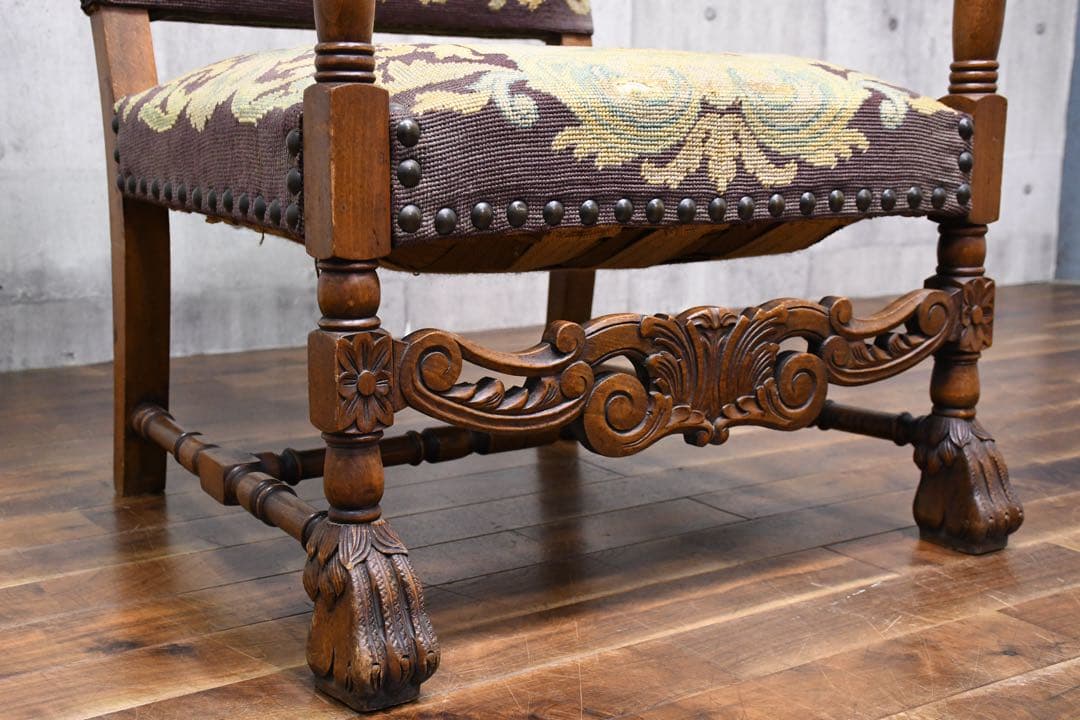 EIC26 英国アンティーク カービング アームチェア オーク無垢材 プチポワン