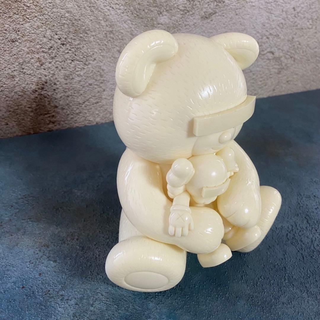 UNDERCOVER × KAWS ベアーコンパニオン フィギュア ホワイト