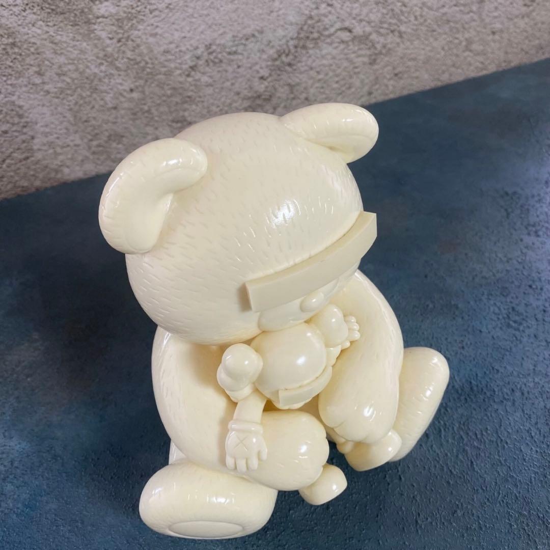 UNDERCOVER × KAWS ベアーコンパニオン フィギュア ホワイト