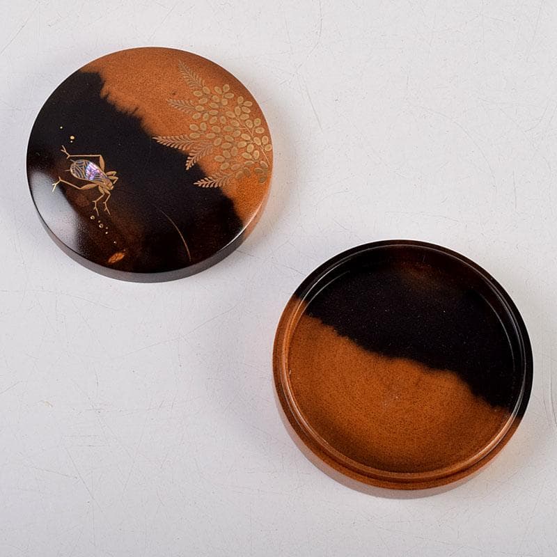 茶道具　輪島塗　北浜宗貴作　黒柿　螺鈿装飾　萩に鈴虫蒔絵　香合　共箱　V9157