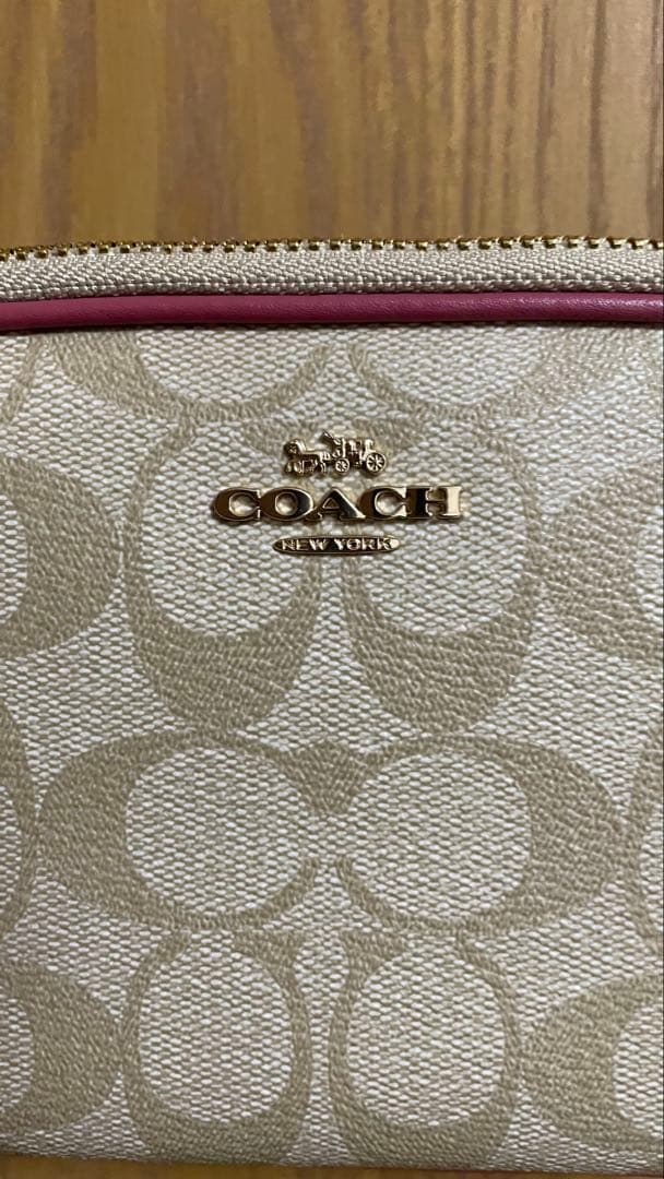 13日限定お値下げ【COACH スマホショルダーバッグ ベージュ/ピンク】