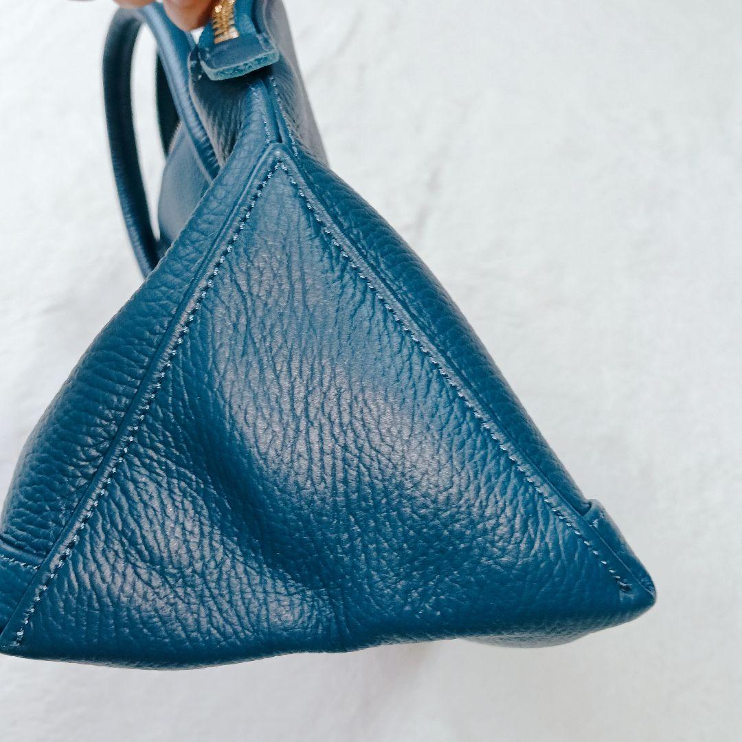 ヤングアンドオルセン　エンボスレザージップボートバッグ　М　ブルー