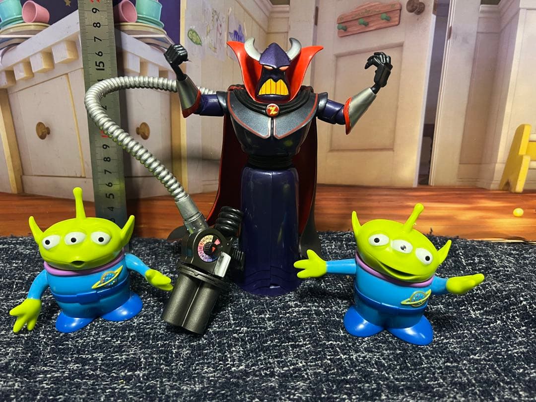 ディズニー　トイストーリー　ザーグ　エイリアン フィギュアセット