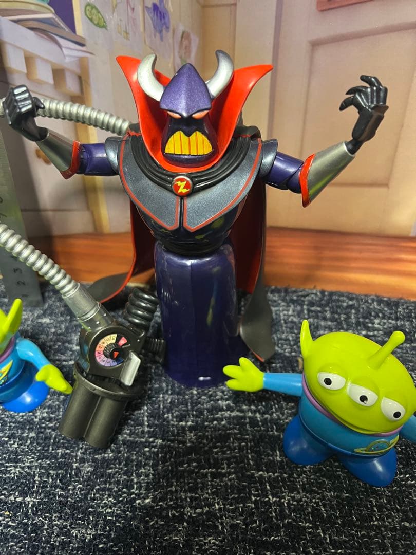 ディズニー　トイストーリー　ザーグ　エイリアン フィギュアセット