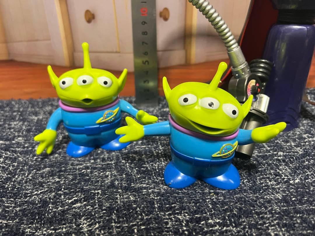 ディズニー　トイストーリー　ザーグ　エイリアン フィギュアセット