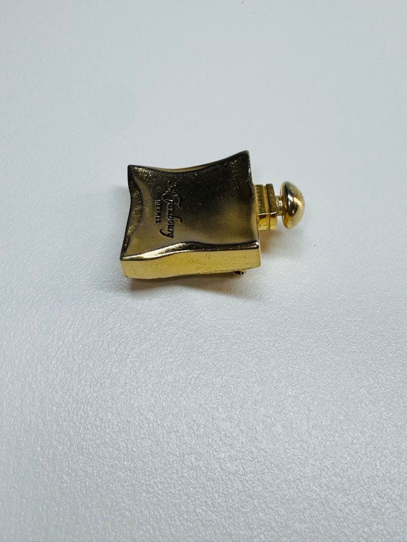 HERMES 24 Faubourg 香水ボトル型ブローチ