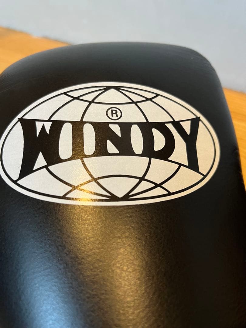 未使用品　新品13800円　WINDY ボクシンググローブ 黒 14オンス