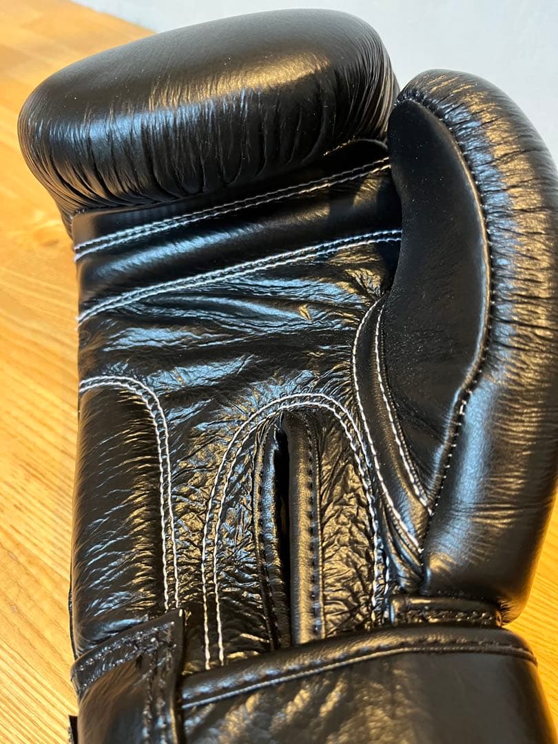 未使用品　新品13800円　WINDY ボクシンググローブ 黒 14オンス