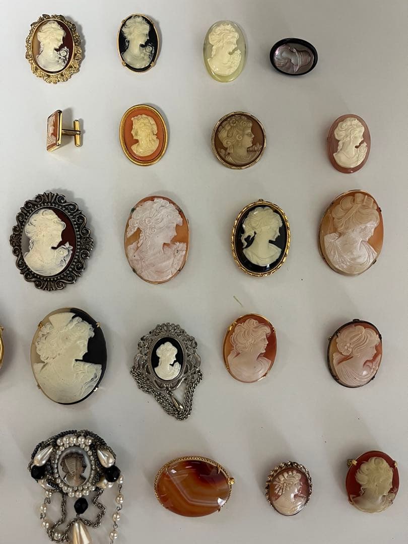 ジ*ン様 カメオブローチまとめ売り　総重量330g