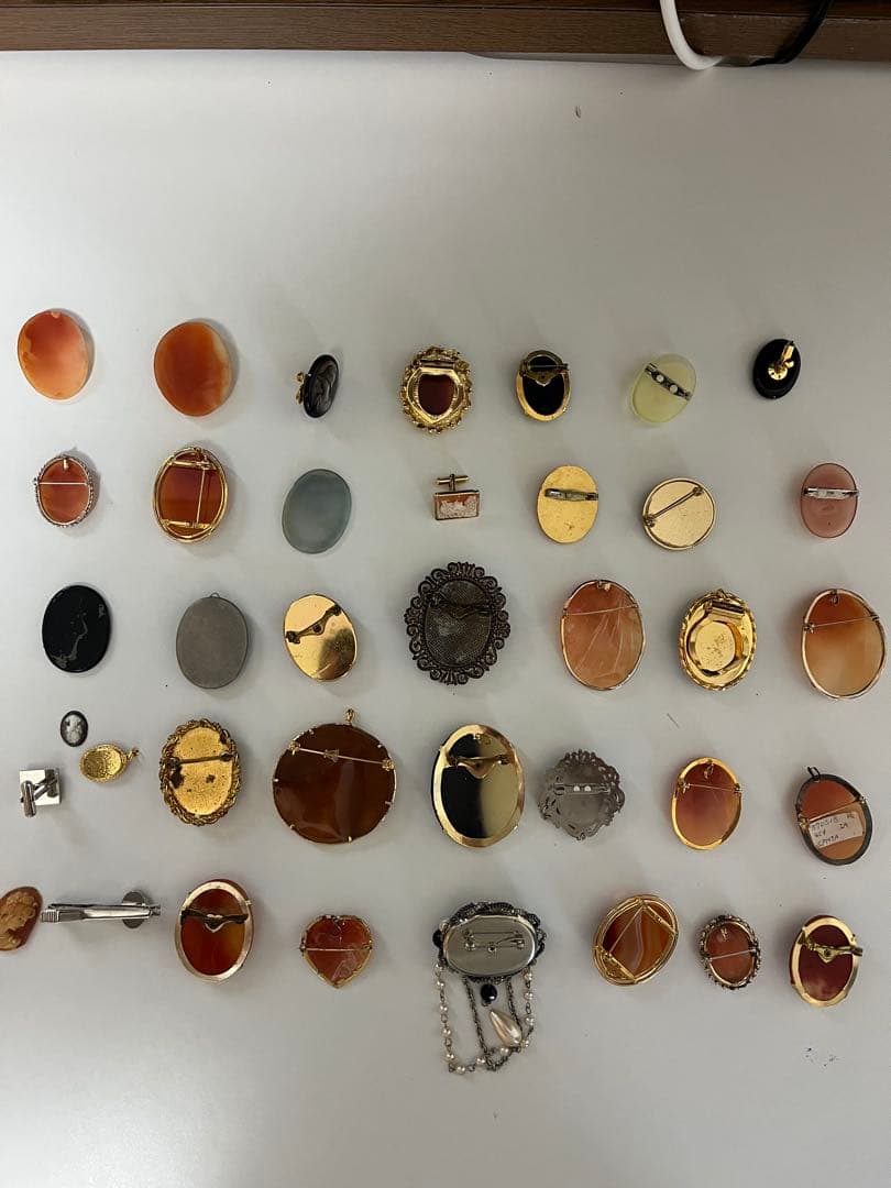 ジ*ン様 カメオブローチまとめ売り　総重量330g