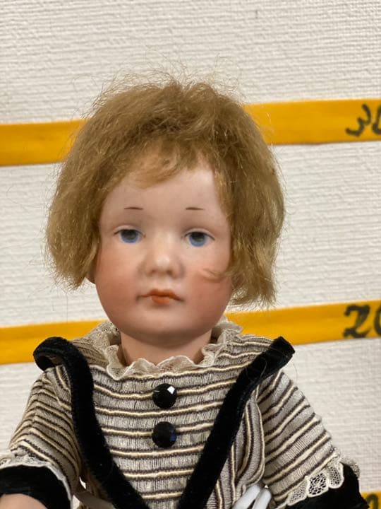 籠を持った　小　ビスクドール