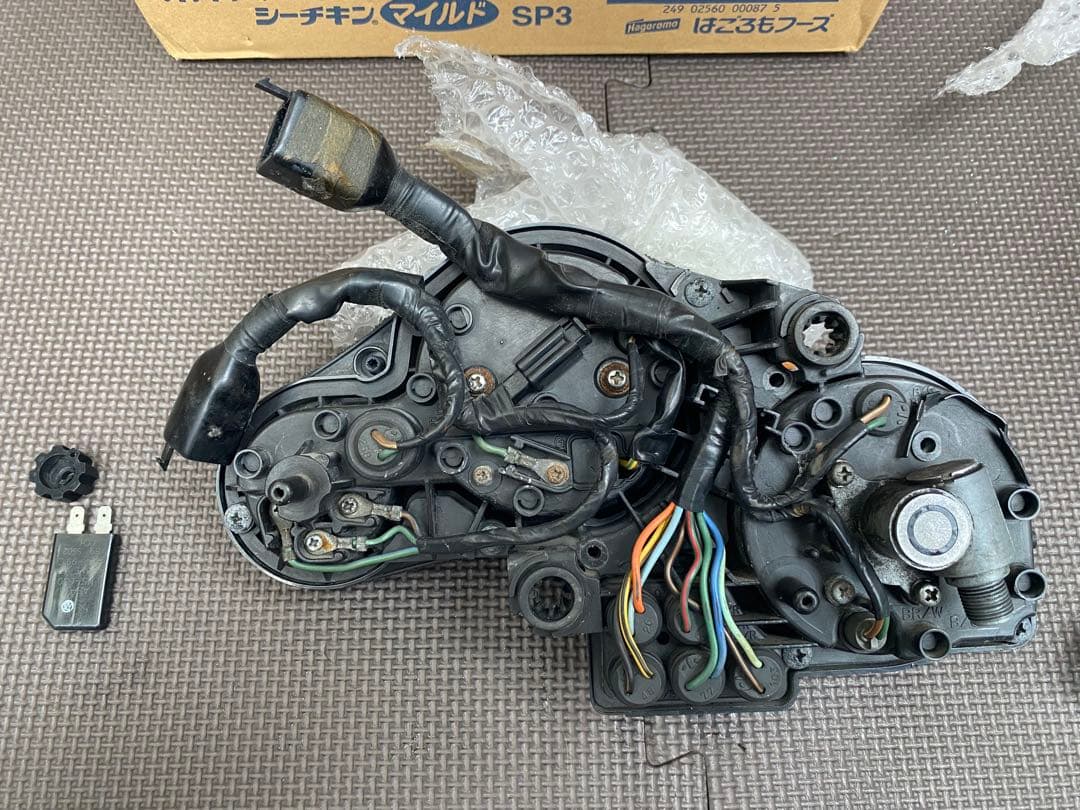NSR250R SE MC21 純正メーター トリップノブ折れ
