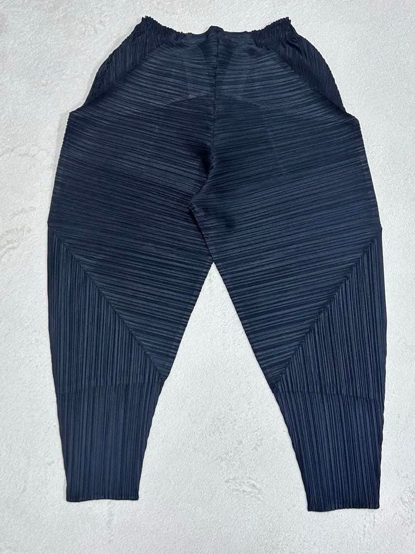 プリーツプリーズ　変形パンツ