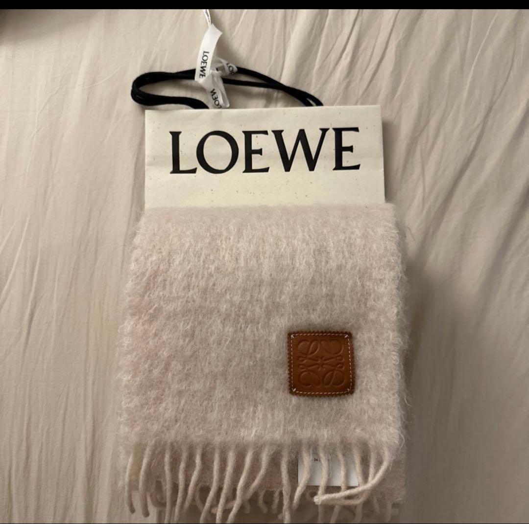 美品　LOEWE アイボリーマフラー