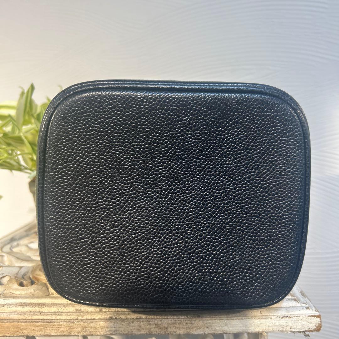 CHANEL ブラック レザー ハンドバッグ