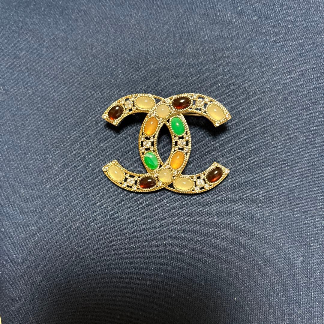 CHANEL CCロゴブローチ カラーストーン付き