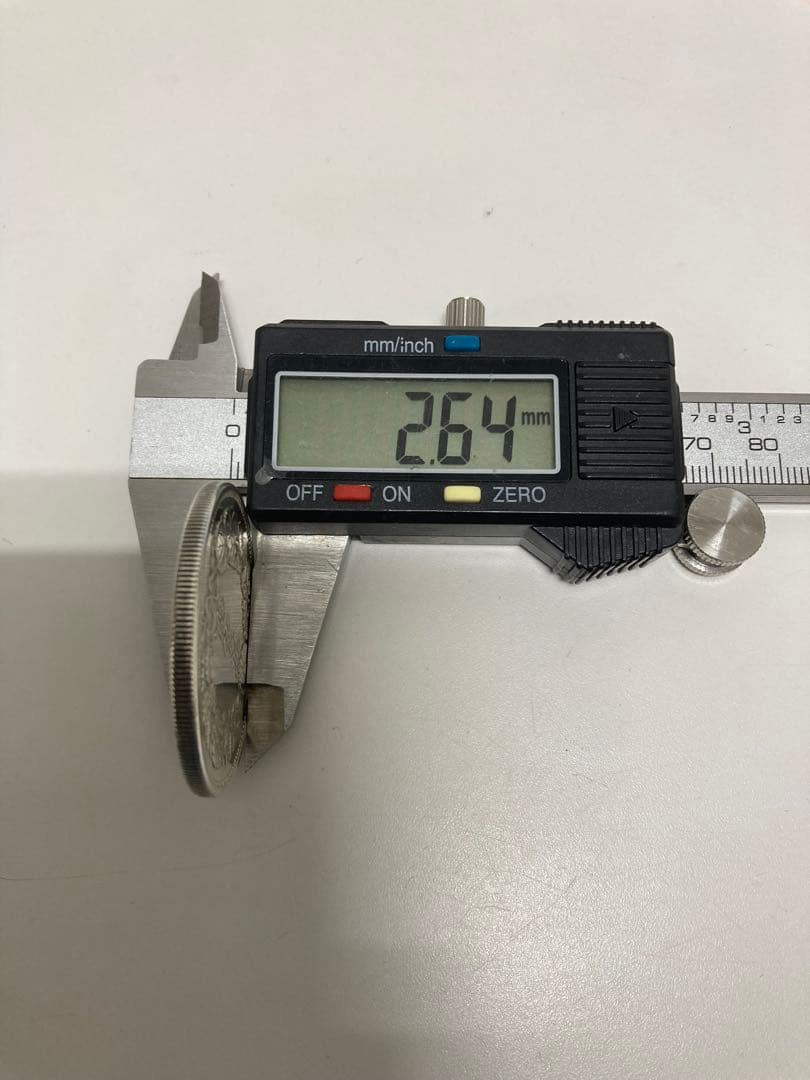 貿易銀　明治8年　菊紋・龍 約27.21g 約38.6㎜