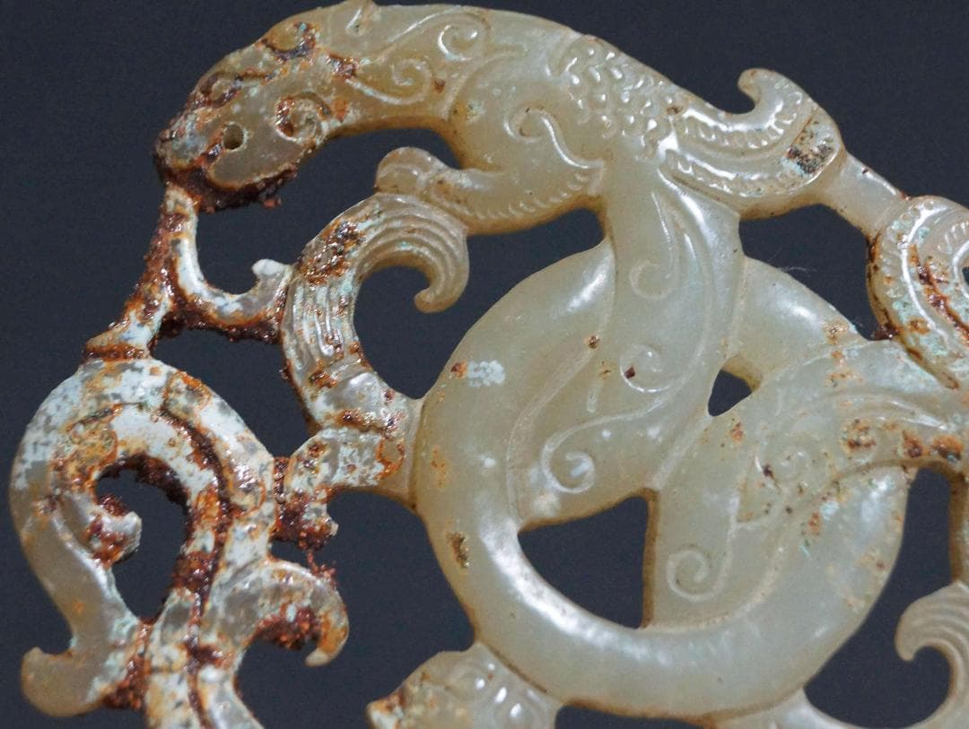 古玉 和田玉(ホータン)細工透かし彫り『獣』根付 緒締玉 玉佩 提げ物 装飾品