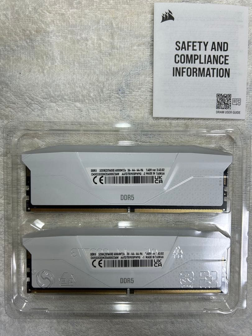 メモリー CORSAIR RGB 6000MHz CMH32GX5M2E6000Z36W