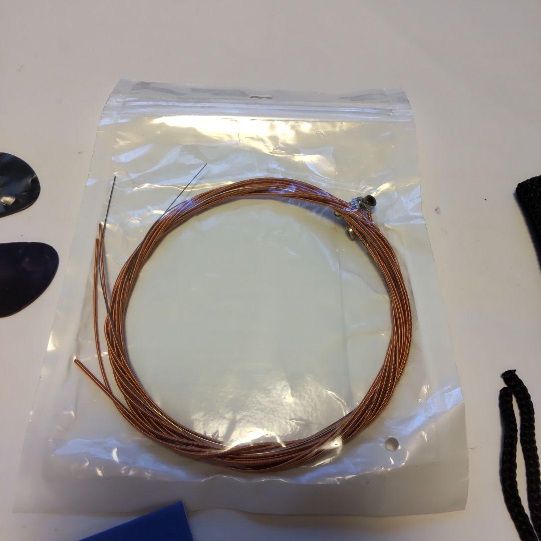 (新品！)ホワイトカッタウェイアコースティックギター