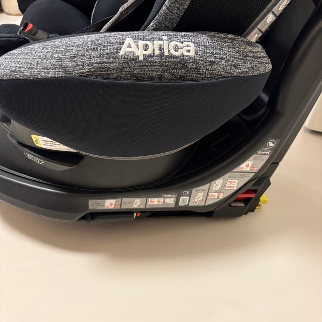 Aprica フラディア　グロウ　ISOFIX ブラック　チャイルドシート